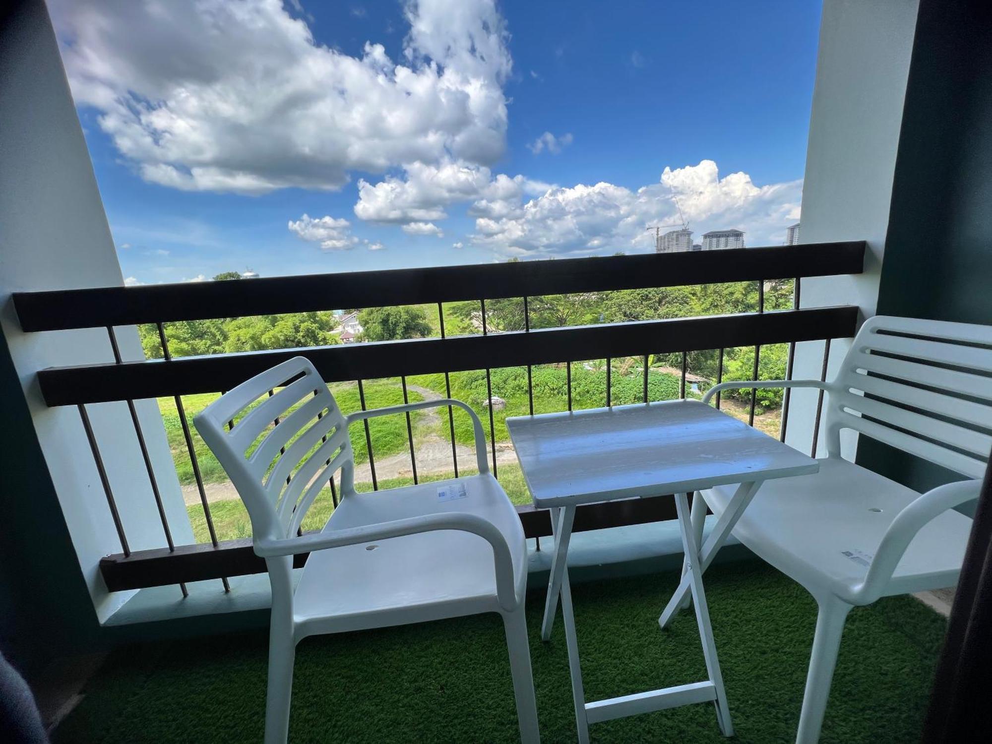 Cozyvilla At Pine Suites Tagaytay 2Br Or Studio With Free Parking Studio Offsite 2Br And Deluxe Studio Basement Tagaytay City Zewnętrze zdjęcie